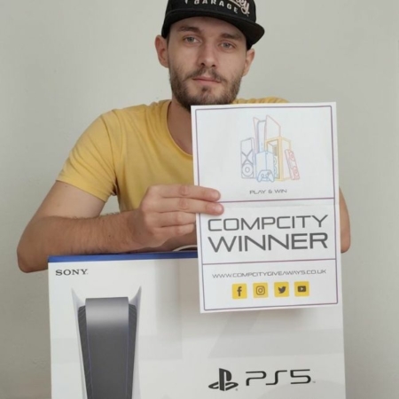 LIAM THACKER PS5 VS Xbox With10 Instant Wins 3 CompCity Giveaways