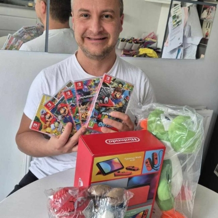 MIKE DYER 29p Mario Switch OLED Bundle CompCity Giveaways