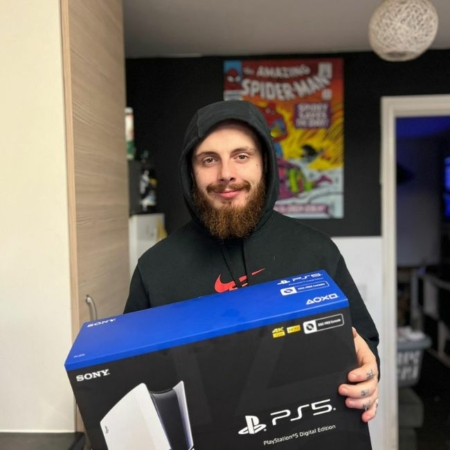 PERRY HARDING Free PS5 Slim CompCity Giveaways